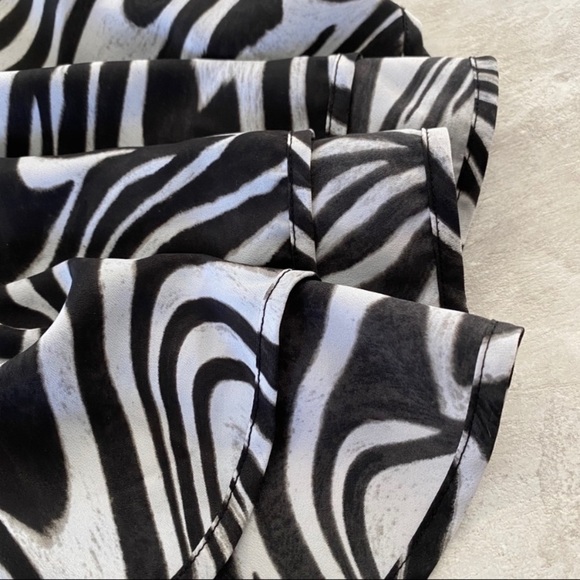 SOLD - MICHAEL KORS Zebra Print Sleeveless Top - Picture 10 of 10